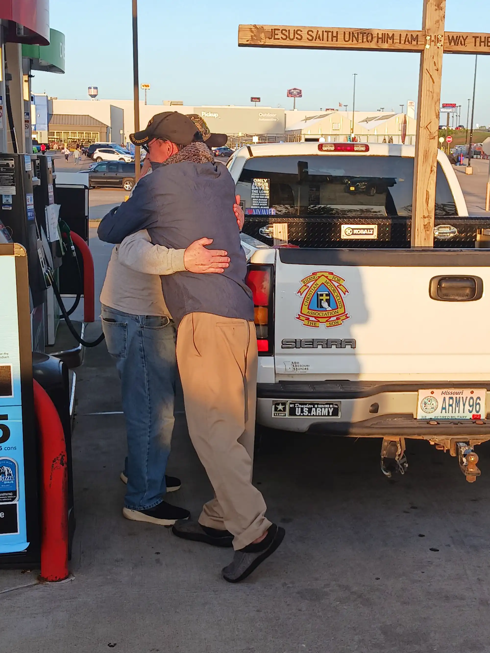 Coming together at a gas station, once again Veteran David Haave given out the love.